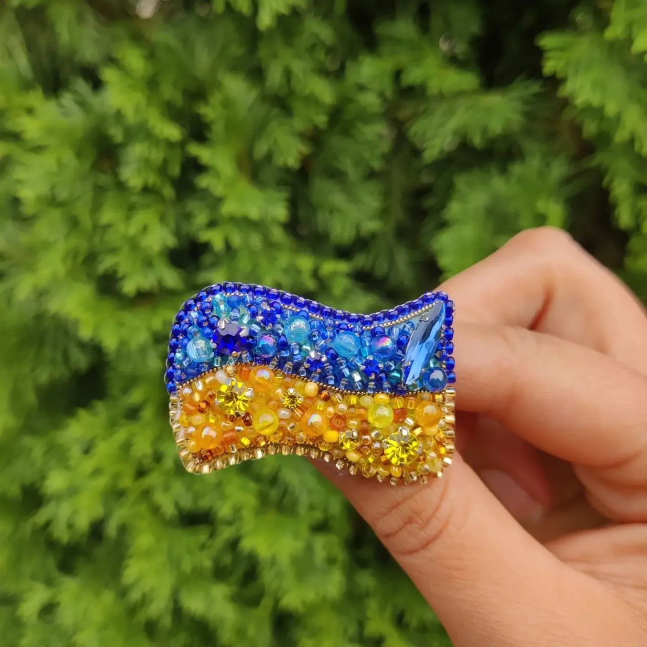 beaded ukraine flag brooch blue yellow handmade in Manitoba Canada