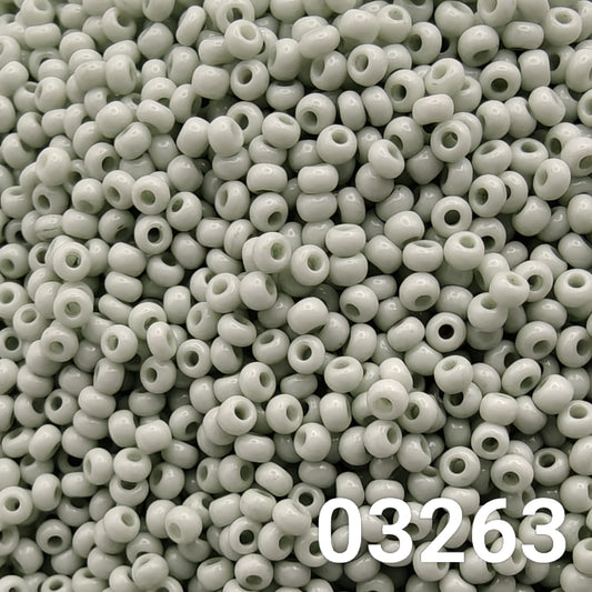 Preciosa Czech seed beads 10/0 Solgel Chalk Green 03263 – macro photo