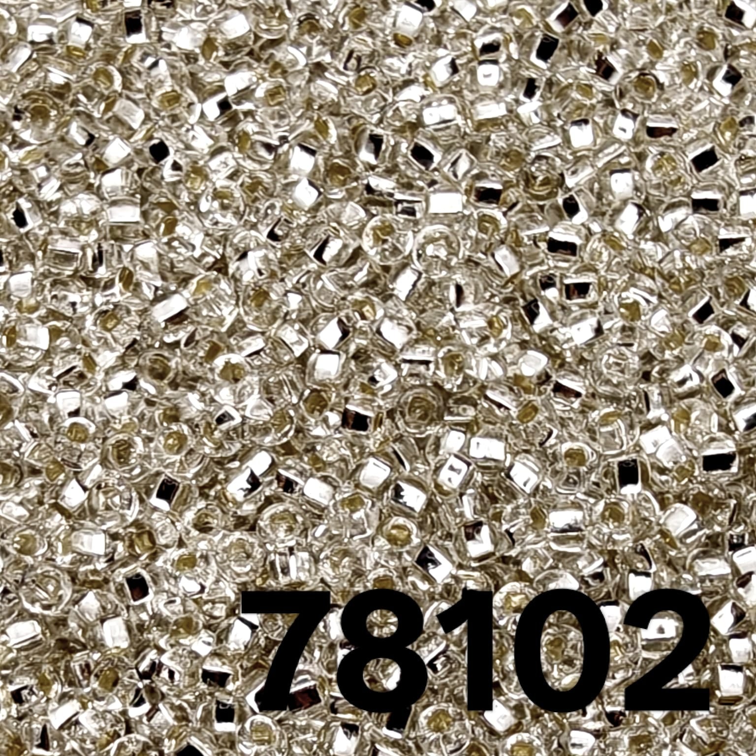 Close-up Preciosa 10/0 Silverlined Crystal seed beads 78102 — clear round rocailles with mirror-lined core, macro texture.