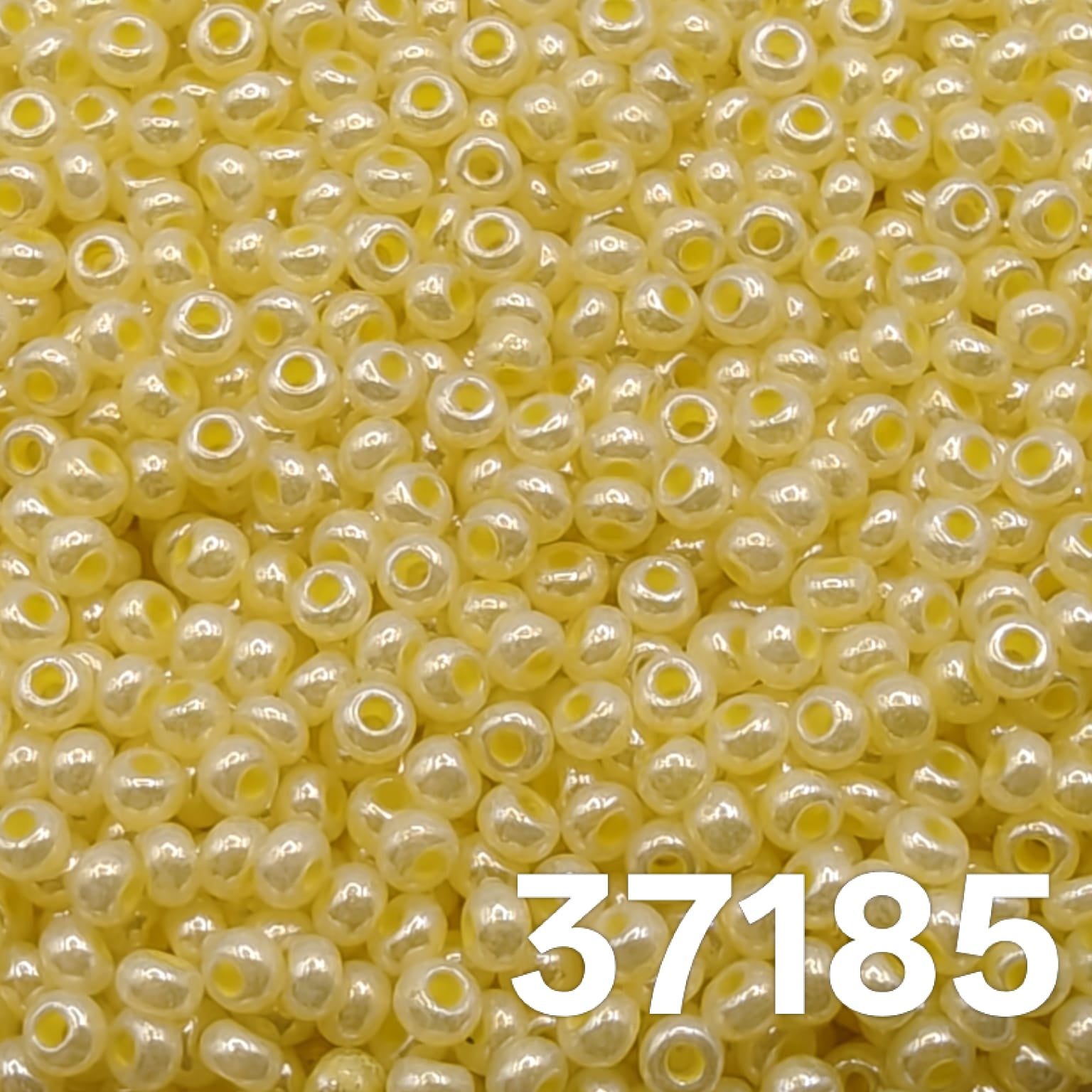 Close-up of Preciosa 10/0 Pearlized Light Yellow Ceylon seed beads, code 37185