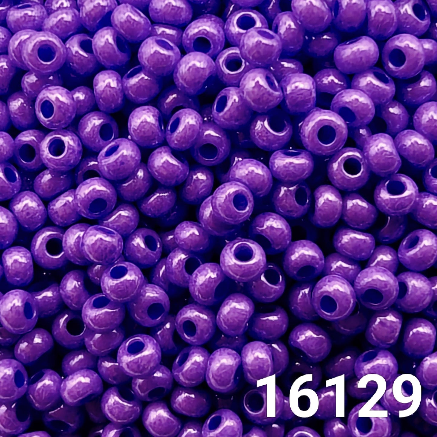 Preciosa Czech seed beads 10/0 dyed chalk purple – bulk close-up