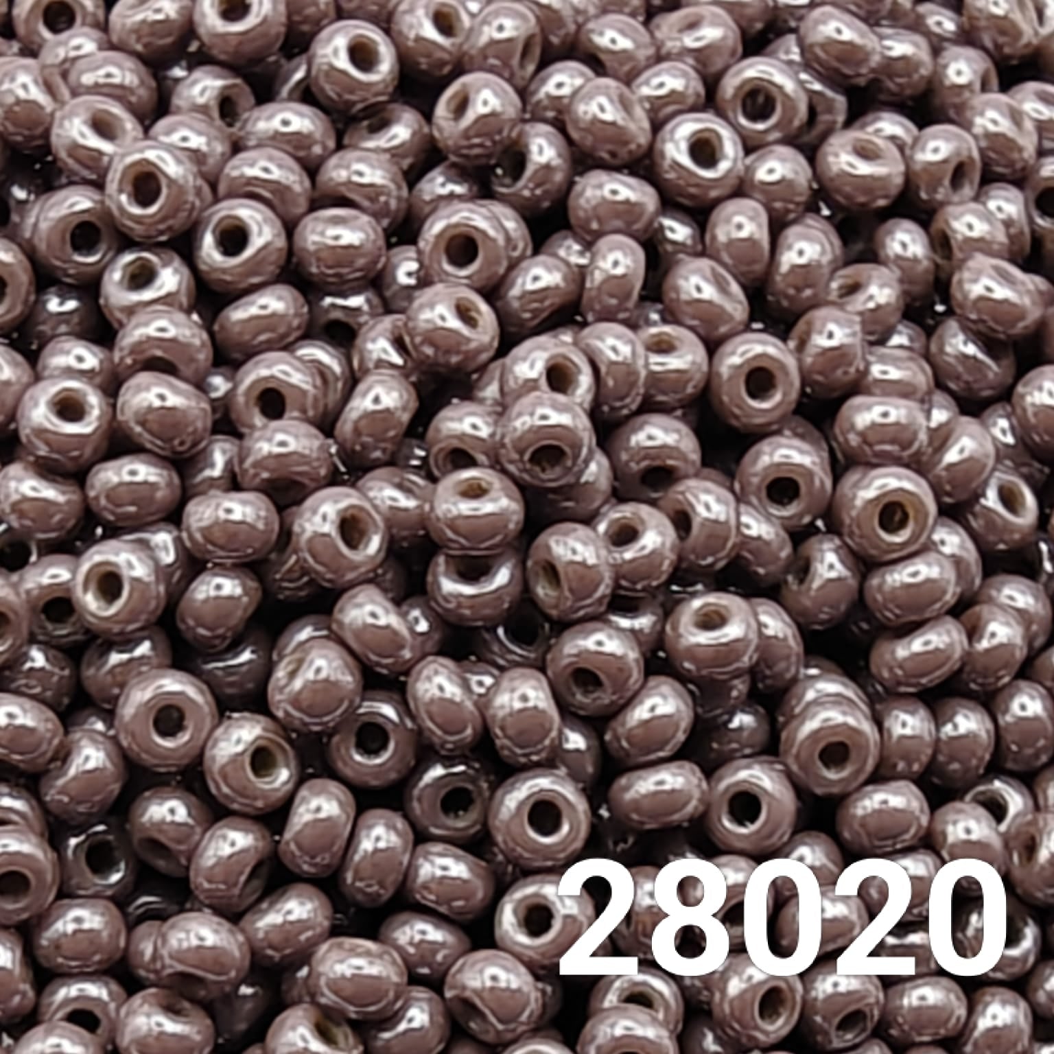 Preciosa Czech seed beads 10/0 – Opaque Luster Mauve (28020) close-up
