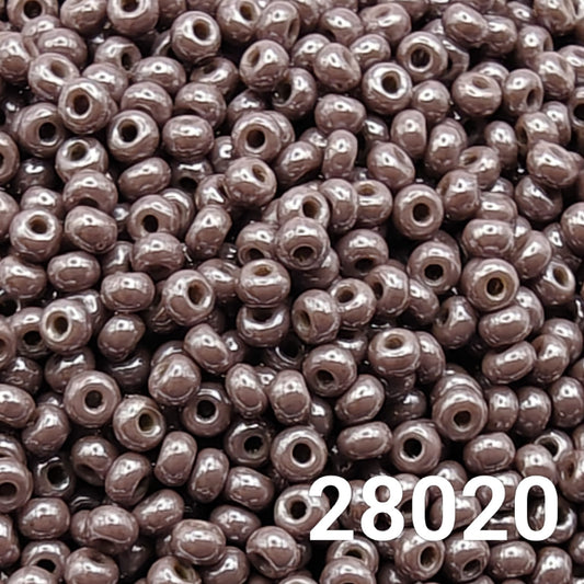 Preciosa Czech seed beads 10/0 – Opaque Luster Mauve (28020) close-up