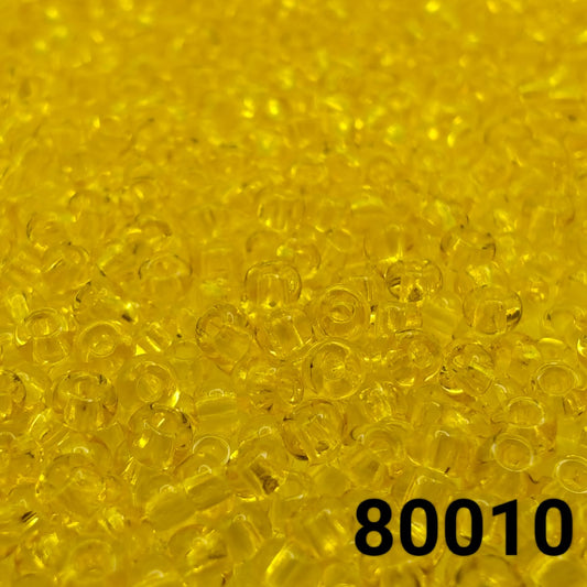 Close-up of PRECIOSA Czech seed beads 10/0 in transparent yellow, colour code 80010 – round polished glass beads