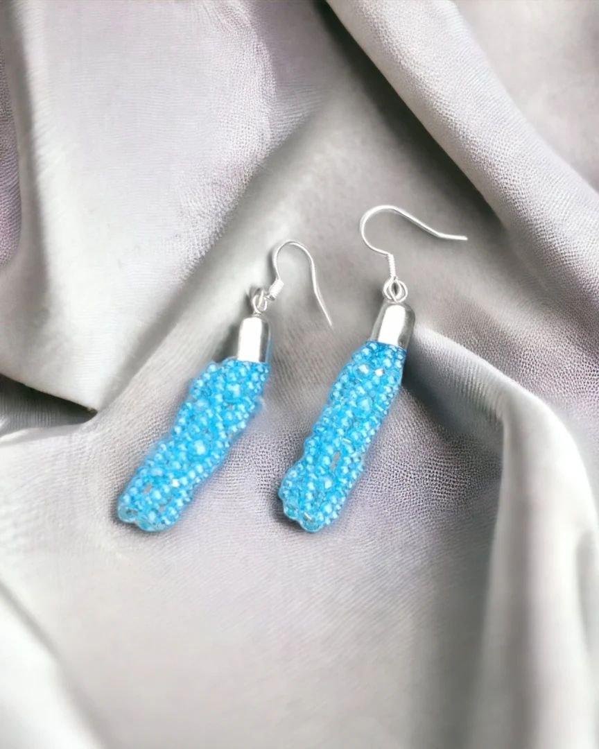 Lightweight earrings for daily comfort