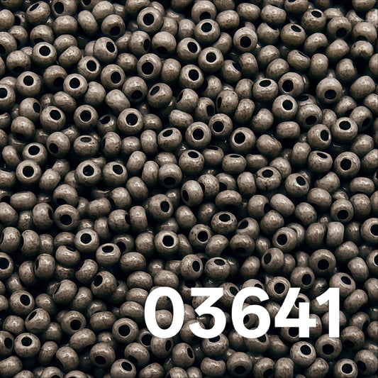Preciosa 10/0 Czech seed beads — Solgel Chalk Grey (03641), neutral grey/gray