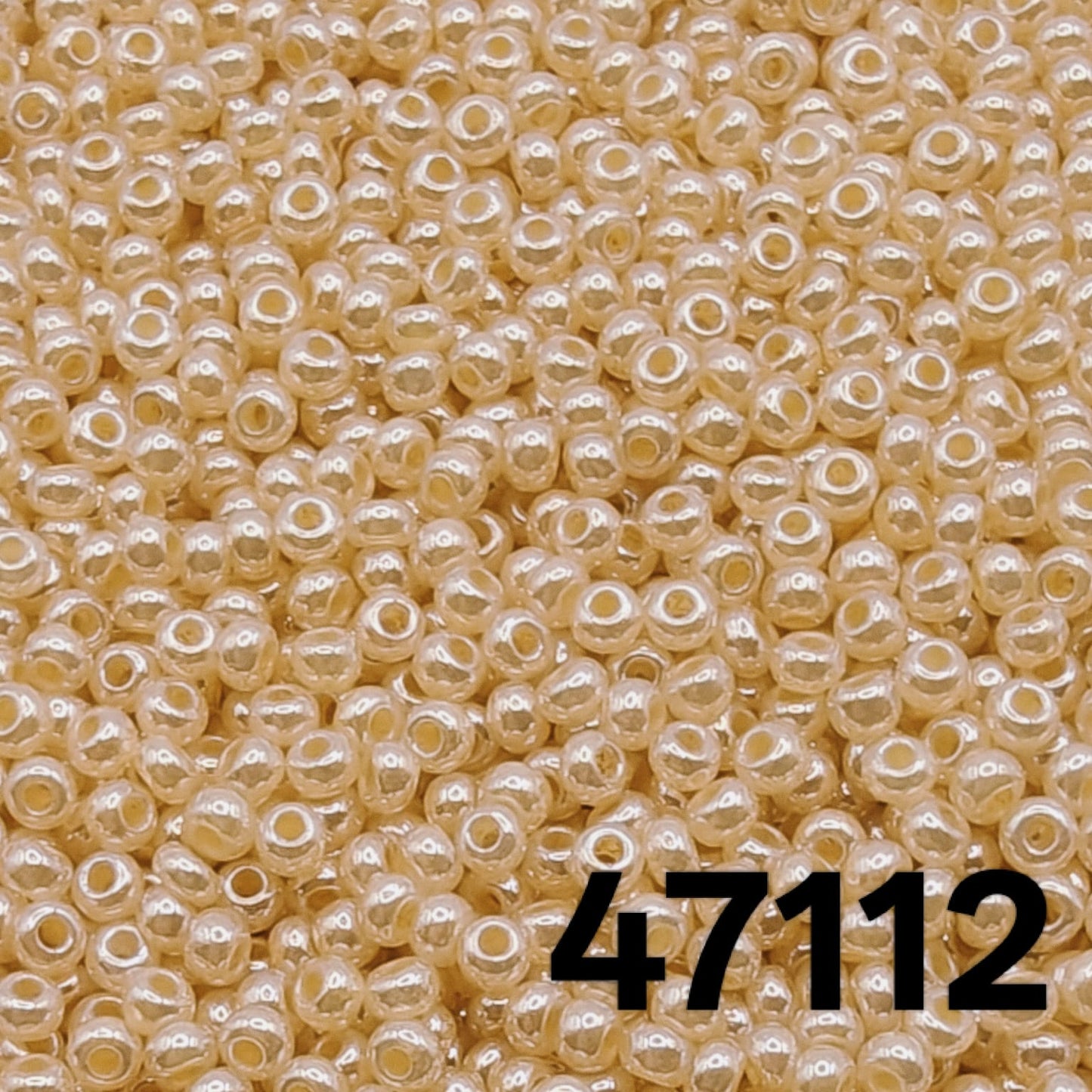 Preciosa 10/0 Pearlized Medium Shell seed beads close-up, code 47112