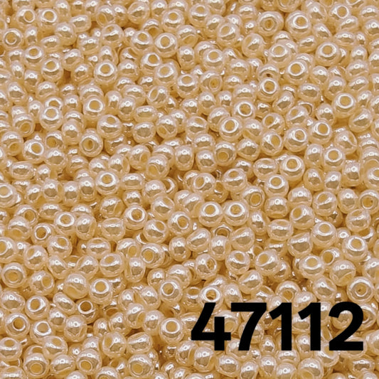Preciosa 10/0 Pearlized Medium Shell seed beads close-up, code 47112