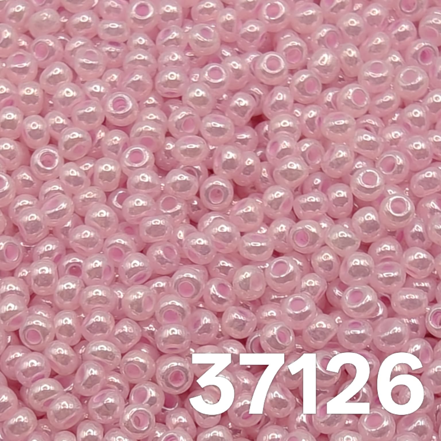 Preciosa 10/0 Pearlized Violet Ceylon seed beads 37126 close-up