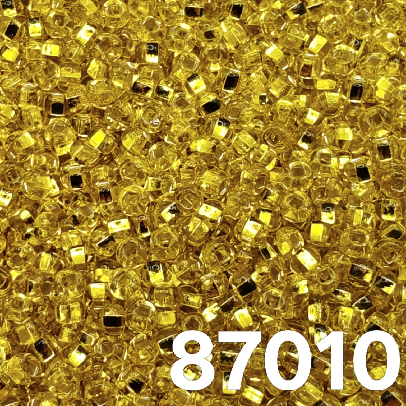 Preciosa 10/0 Silverlined Light Yellow seed beads, code 87010 — close-up of round silver-core beads