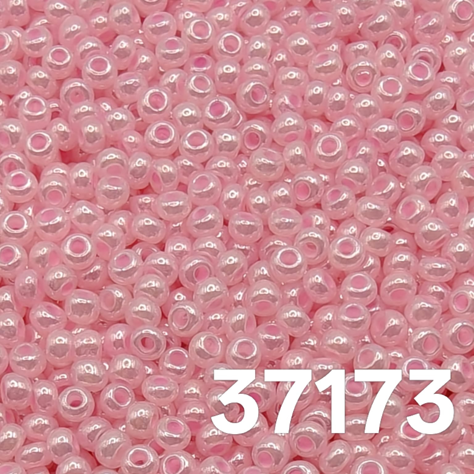 Preciosa 10/0 seed beads Pearlized Light Pink Ceylon 37173 macro close-up