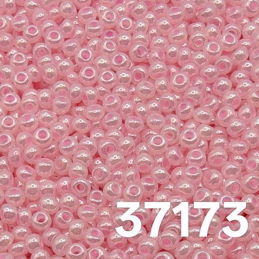 Preciosa 10/0 seed beads Pearlized Light Pink Ceylon 37173 macro close-up