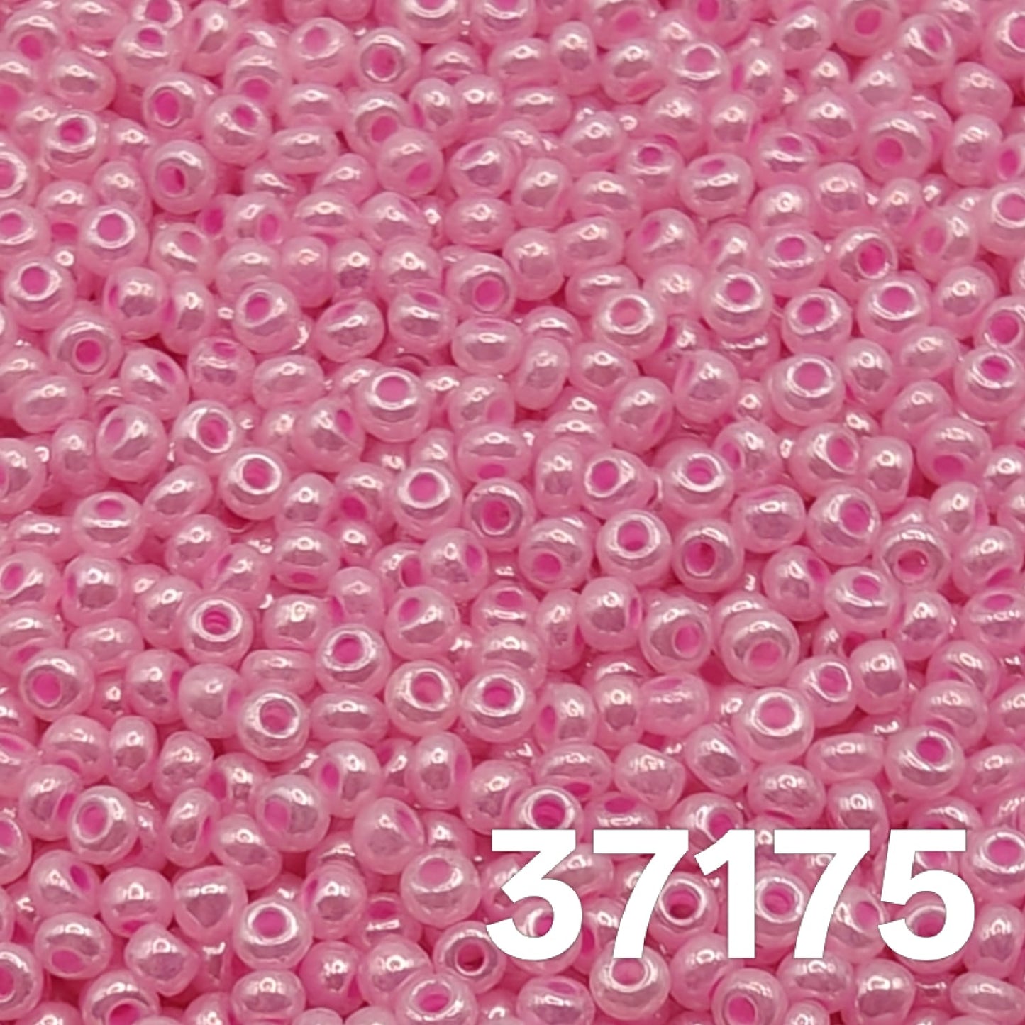 Preciosa 10/0 seed beads Pearlized Pink Ceylon 37175 close-up