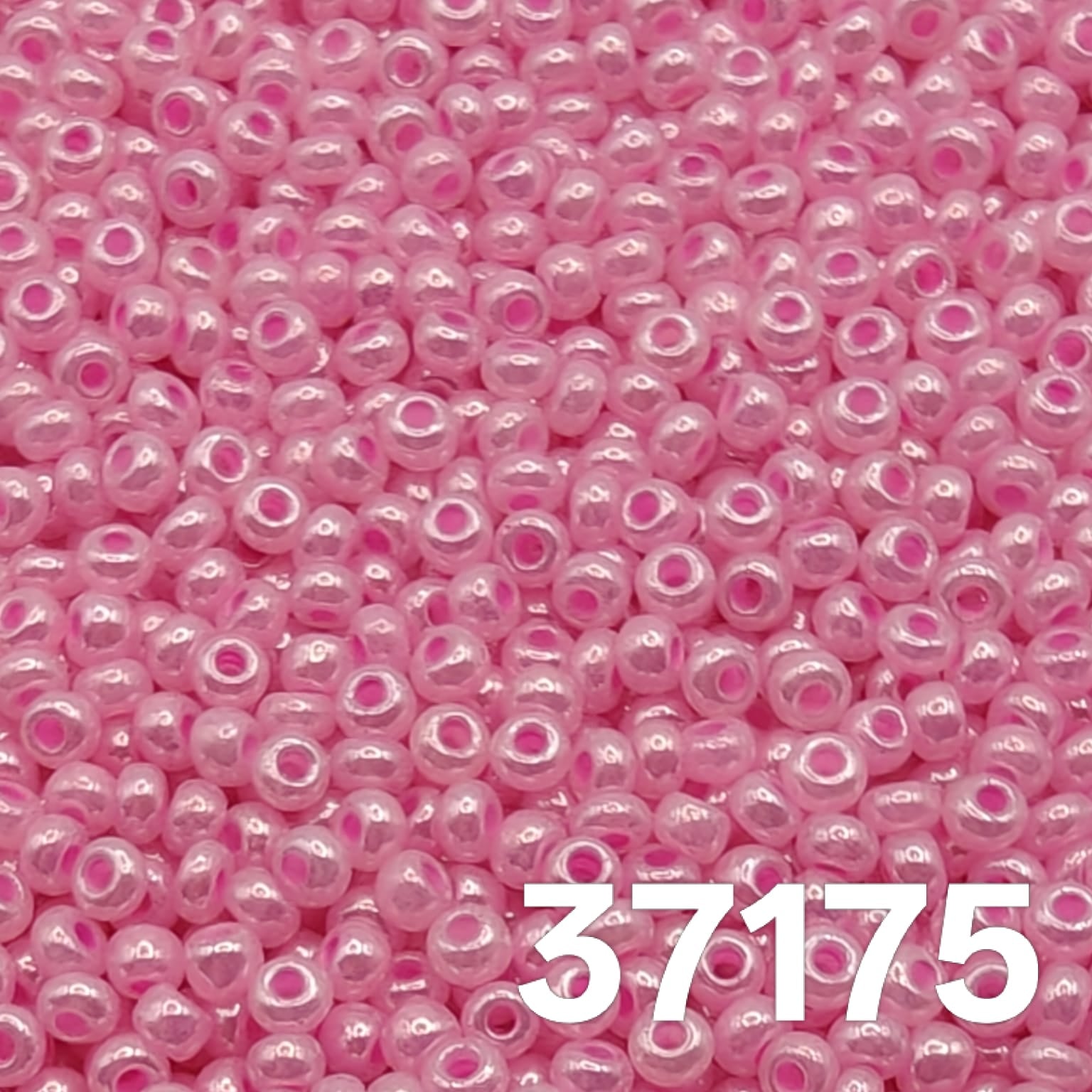 Preciosa 10/0 seed beads Pearlized Pink Ceylon 37175 close-up