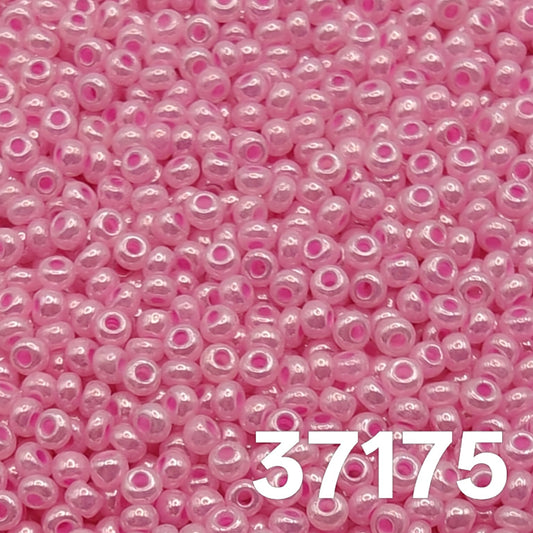 Preciosa 10/0 seed beads Pearlized Pink Ceylon 37175 close-up