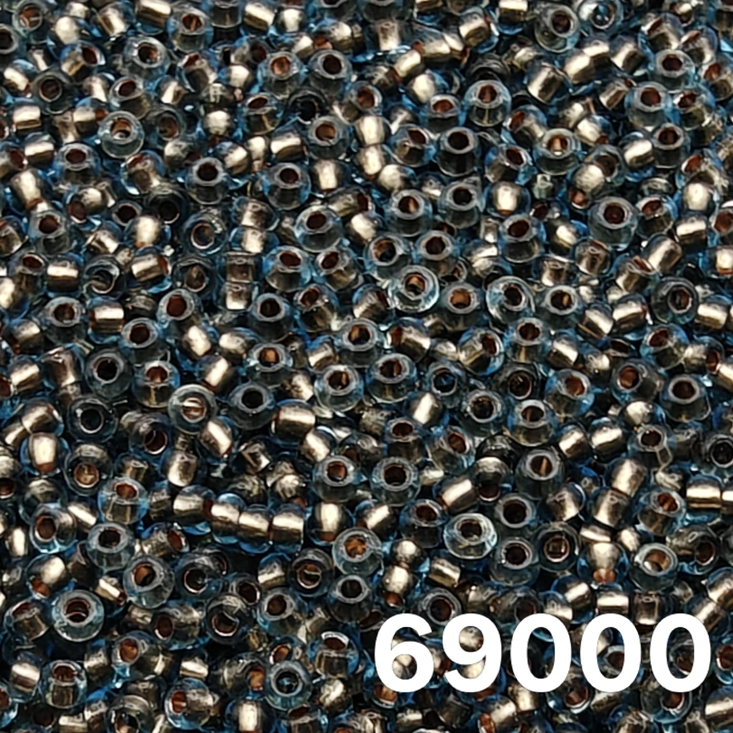 Preciosa Czech seed beads 10/0 Copper-Lined Aqua 69000 — close-up