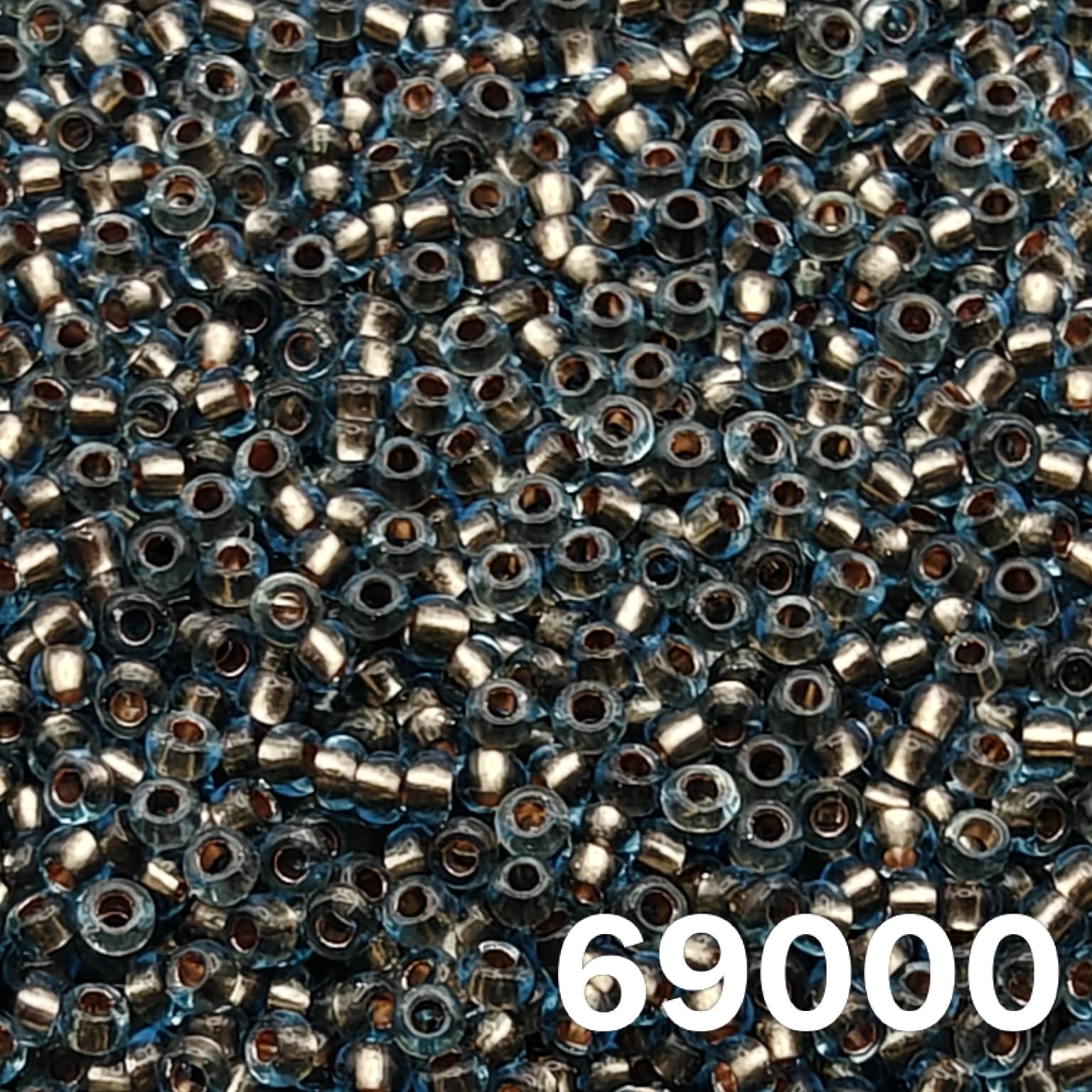 Preciosa Czech seed beads 10/0 Copper-Lined Aqua 69000 — close-up