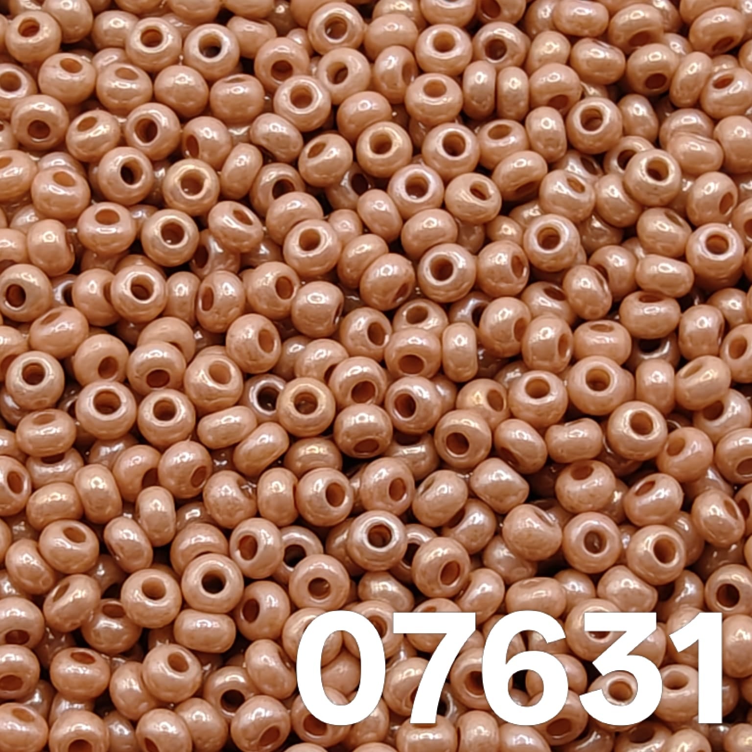 Preciosa Czech seed beads 10/0 Opaque Luster Light Rose Terra 07631 – close-up