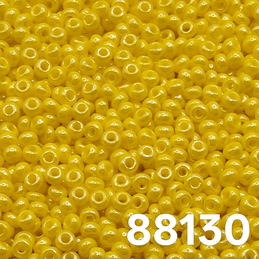 Preciosa Czech seed beads 10/0 Opaque Luster Yellow 88130 – close-up of round glass beads